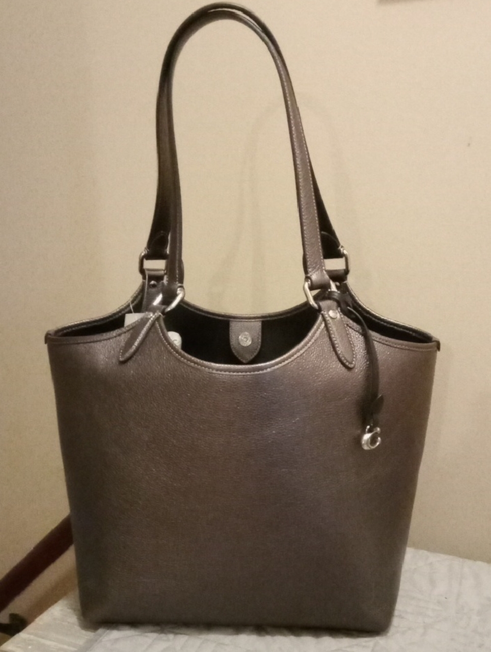 Coach Women’s Metallic Silver Tote Shoulder Bag.Nwt